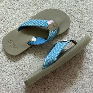 Vineyard Vines | blue green tan girl flip flops | 3